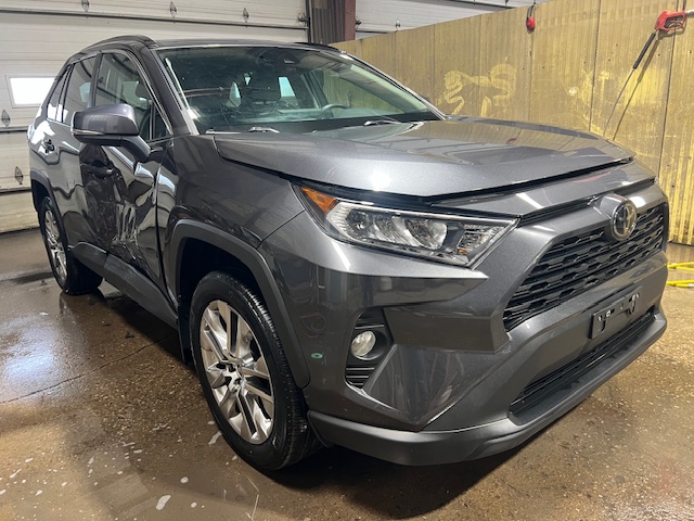 2021 RAV 4 XLE PREMIUM WITH ONLY 49K!