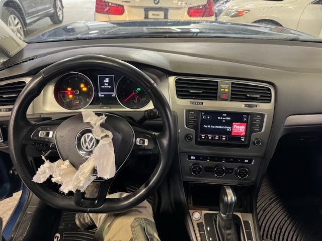 2016 VOLKSWAGEN GOLF 1.8T - Image 11