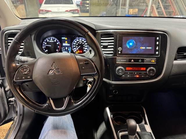 2019 MITSUBISHI OUTLANDER ES AWD - Image 11