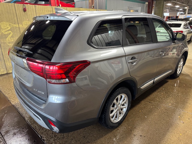 2019 MITSUBISHI OUTLANDER ES AWD - Image 5