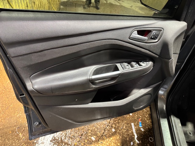 2017 FORD ESCAPE TITANIUM AWD - Image 10