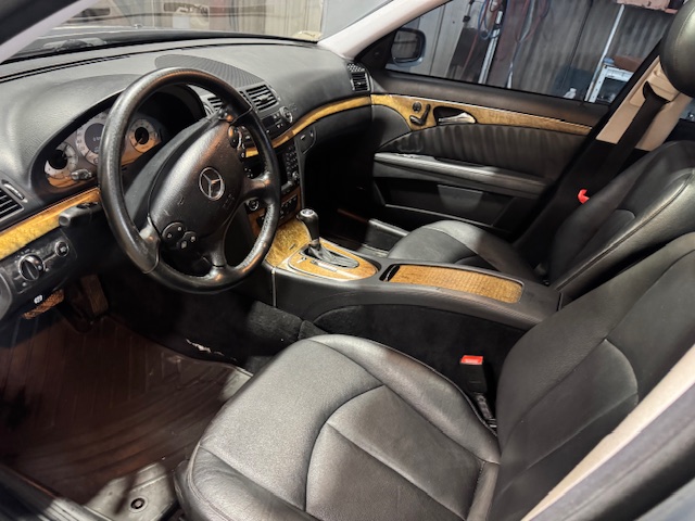 2007 MERCEDES E350 4 MATIC - Image 10