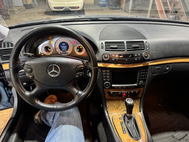 2007 MERCEDES E350 4 MATIC - Image 11
