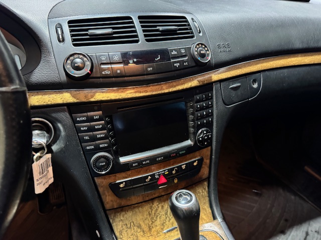 2007 MERCEDES E350 4 MATIC - Image 13
