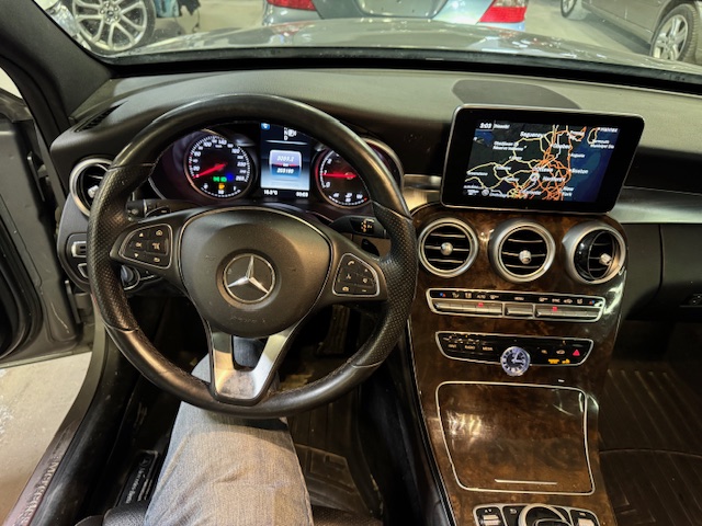 2015 MERCEDES C300 4 MATIC - Image 10