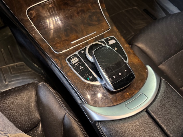 2015 MERCEDES C300 4 MATIC - Image 13