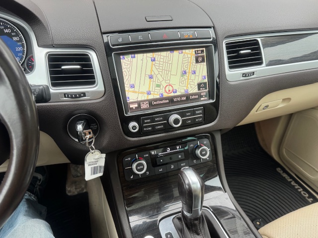 2017 VOLKSWAGEN TOUAREG - Image 10