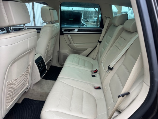 2017 VOLKSWAGEN TOUAREG - Image 12