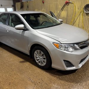 2013 TOYOTA CAMRY LE ONLY 39,000 ORGINAL KMS
