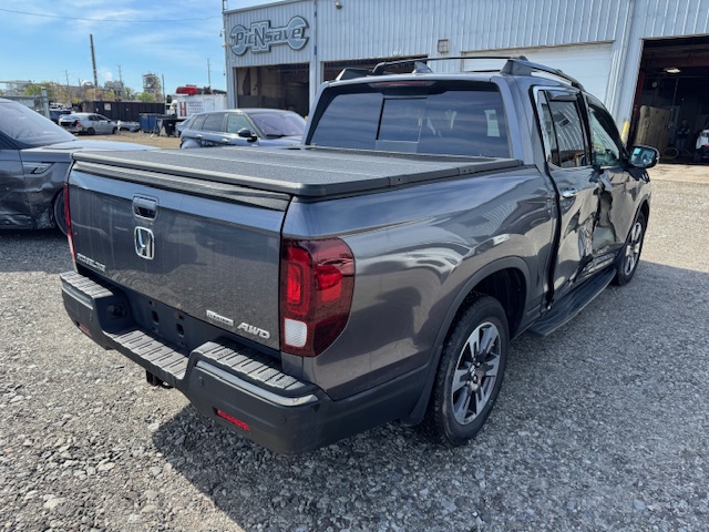 2017 HONDA RIDGELINE TOURING AWD - Image 7