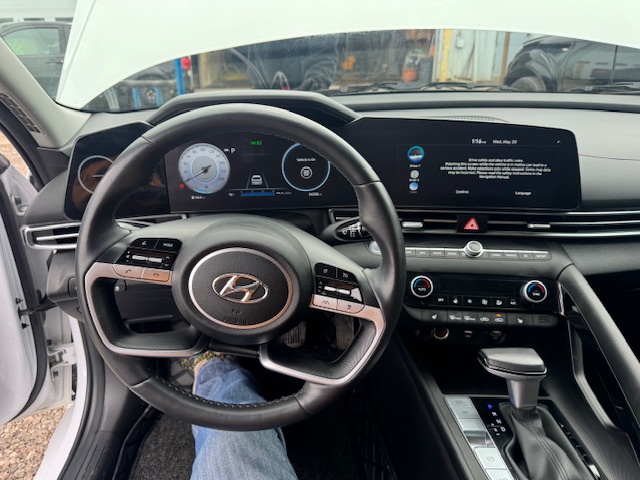 2023 HYUNDAI ELANTRA PREMIUM - Image 8