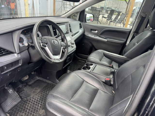 2020 TOYOTA SIENNA SE - Image 10