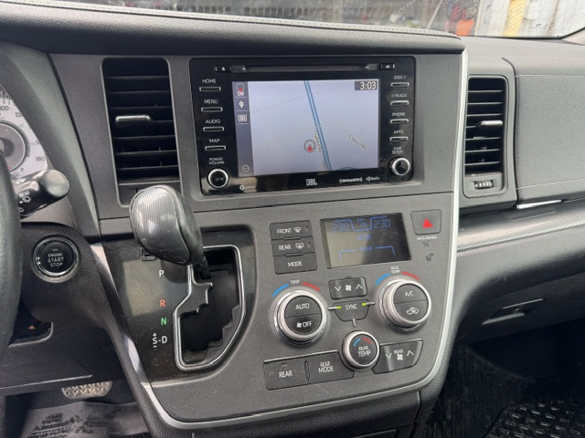 2020 TOYOTA SIENNA SE - Image 13