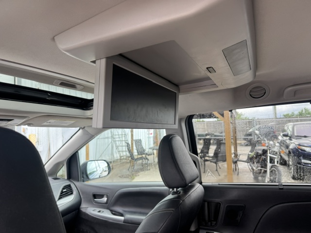 2020 TOYOTA SIENNA SE - Image 14