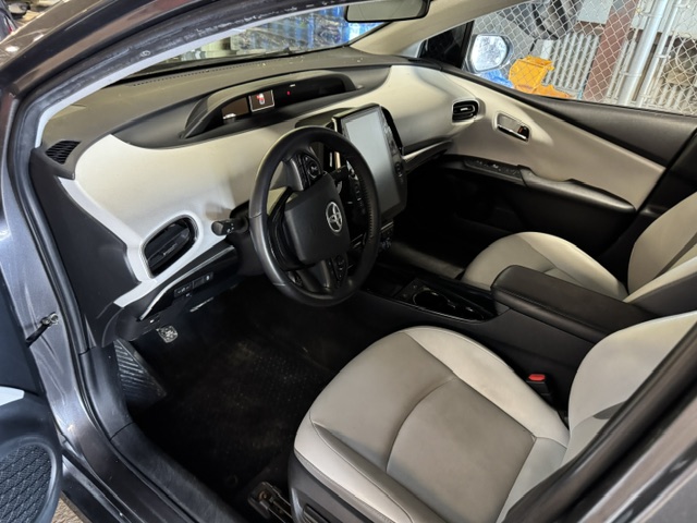2021 TOYOTA PRIUS PRIME PLUG IN HYBRID - Image 11
