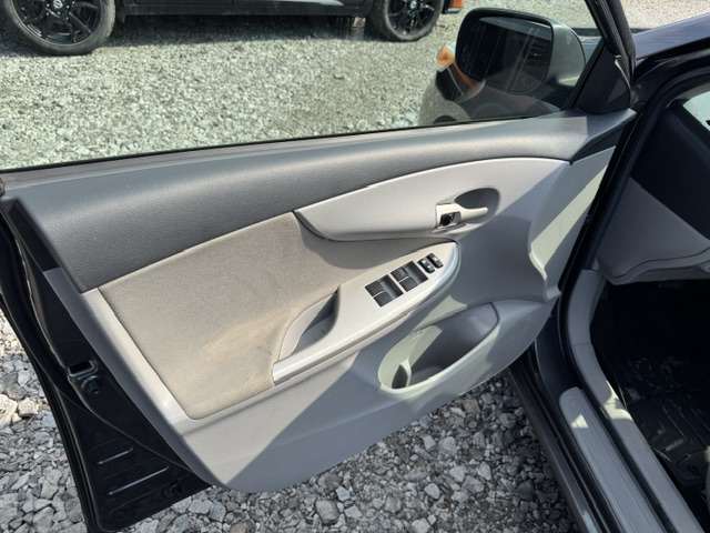 2011 TOYOTA COROLLA LE - Image 11
