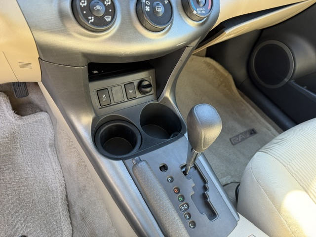 2011 TOYOTA RAV4 - Image 12